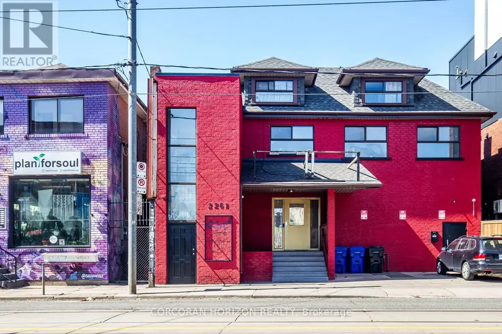 2261 Dundas Street, Toronto (Roncesvalles)